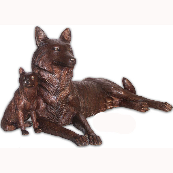 Bronze Wolf and Cub Statue