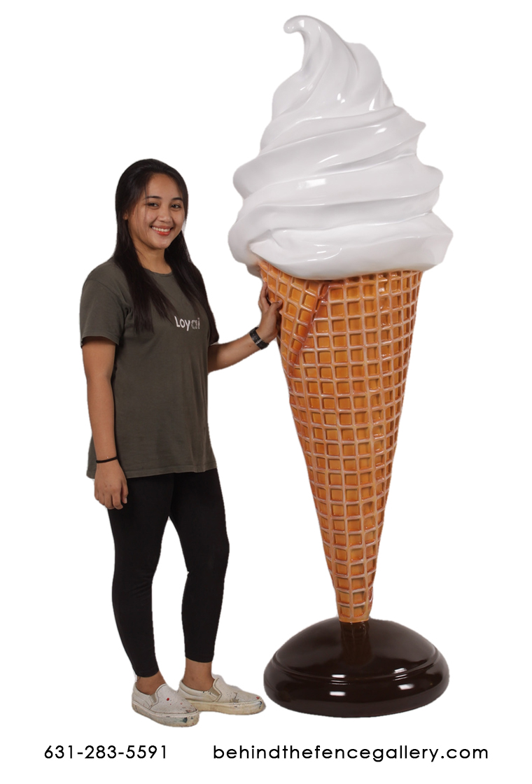 Giant Fiberglass Ice Cream Cone Sculpture for Shop Decoration