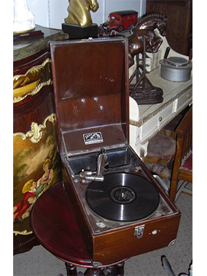 Oak Victor Talking Machine