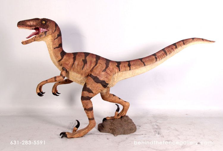 Velociraptor 5 ft. Statue - Click Image to Close