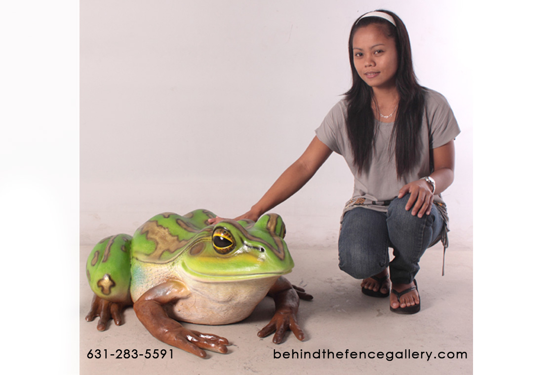 Giant Frog Statue Green and Golden Bell Reptile Theme