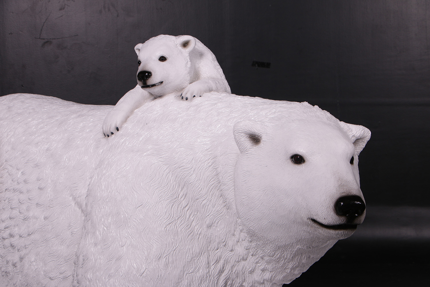 Life Size Polar Bear Mother and Cub Statue