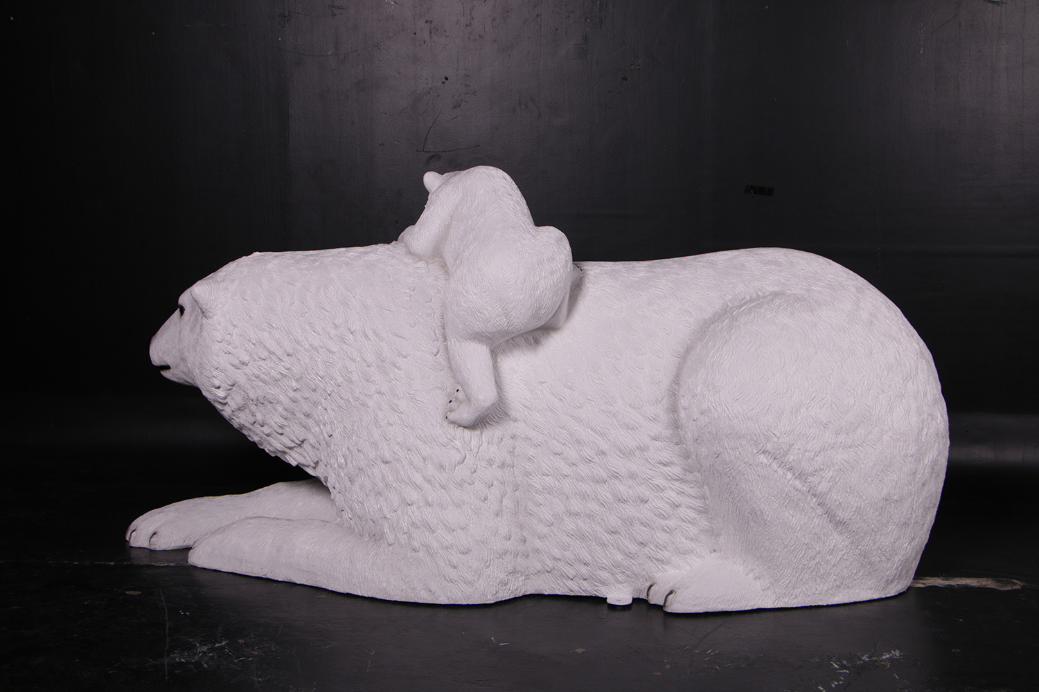 Life Size Polar Bear Mother and Cub Statue